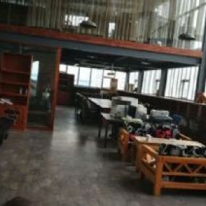 高新西区，地理位置好，375平独立空间，跃层结构，可作为办公