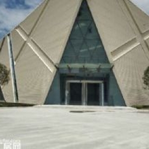 龙泉汽车城大道旁厂房出租，面积800−6700可选择 高端智