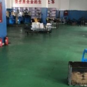 年底特价房出售，1600平，2000平，2600平各一套