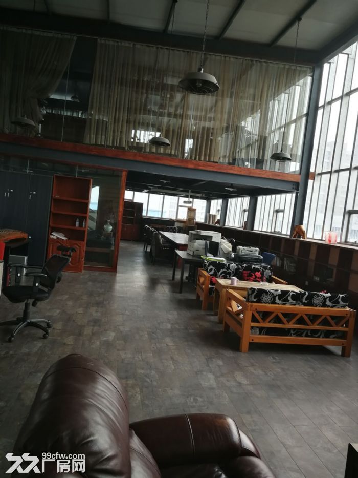 高新西区，地理位置好，375平独立空间，跃层结构，可作为办公或研发使用